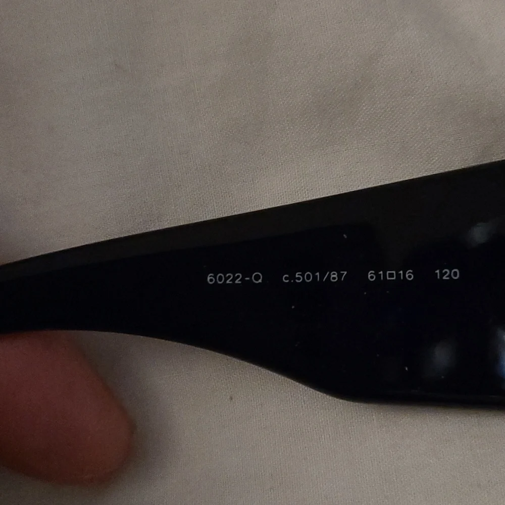 Chanel sunglasses - Picture 4 of 6